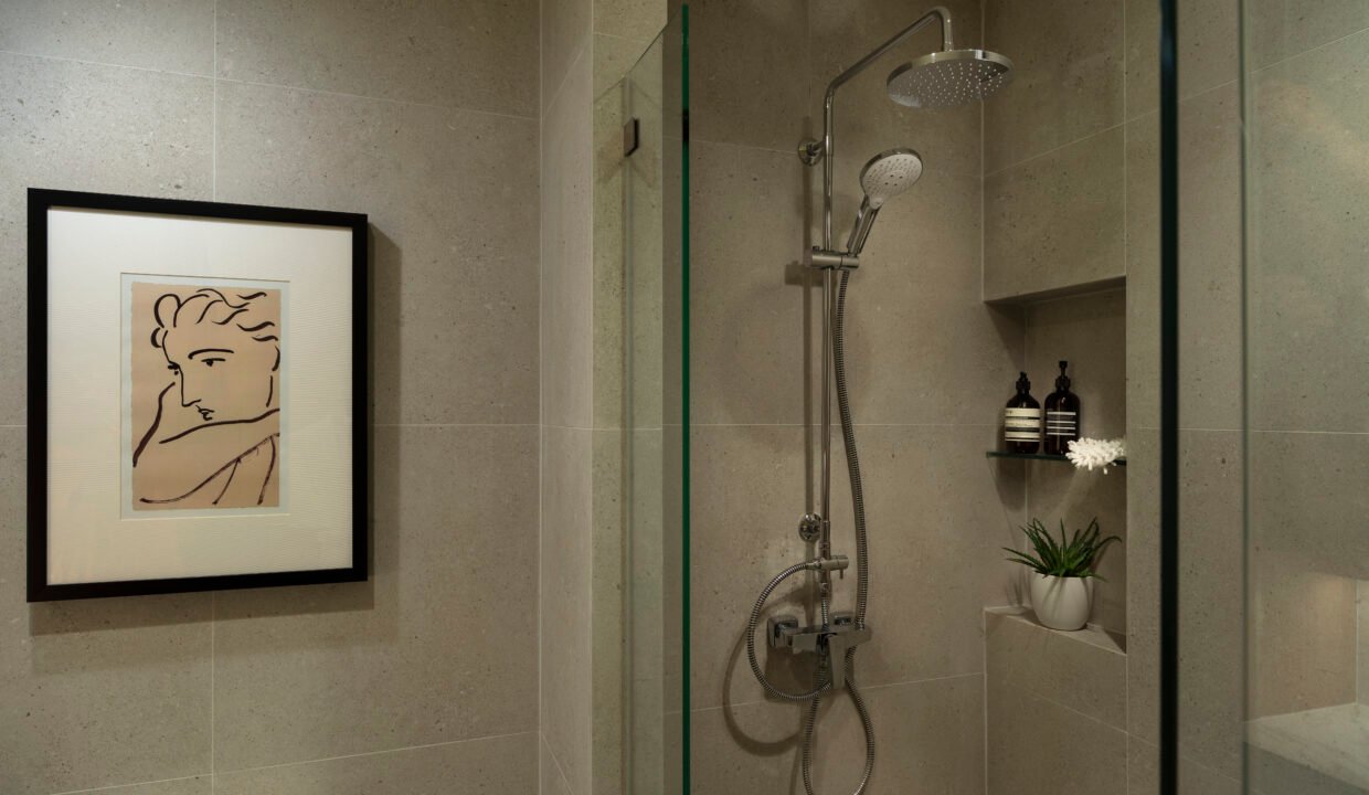 4a. Master Bedroom Shower