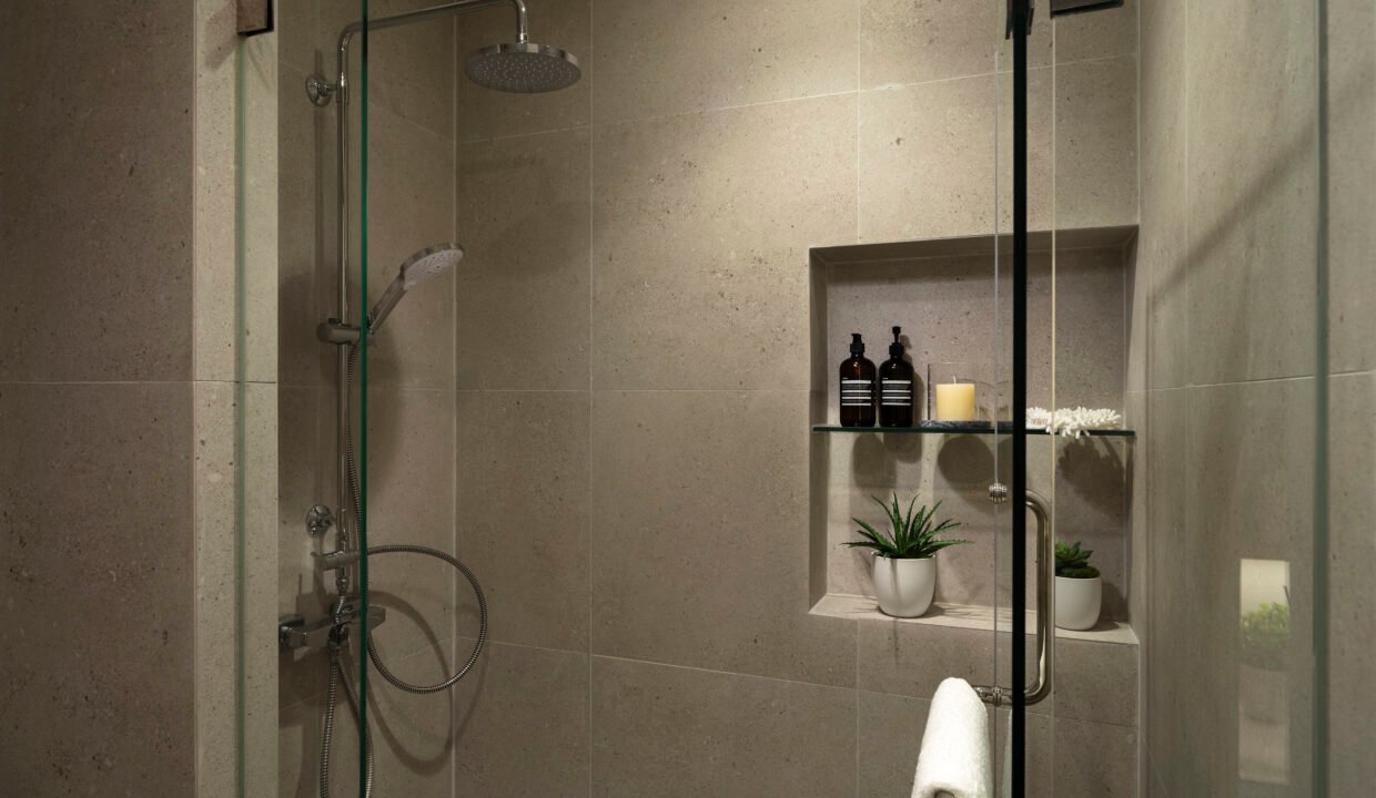 7c. Twin Bedroom Shower